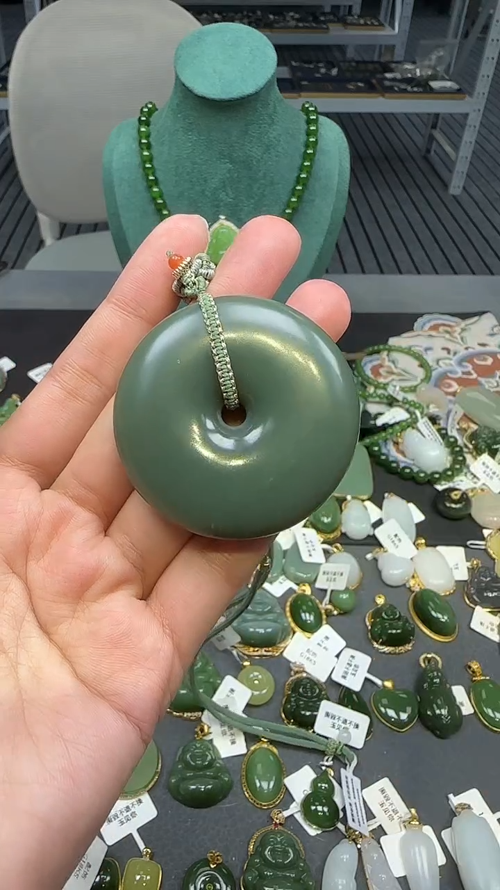 未镶嵌和田玉挂件1