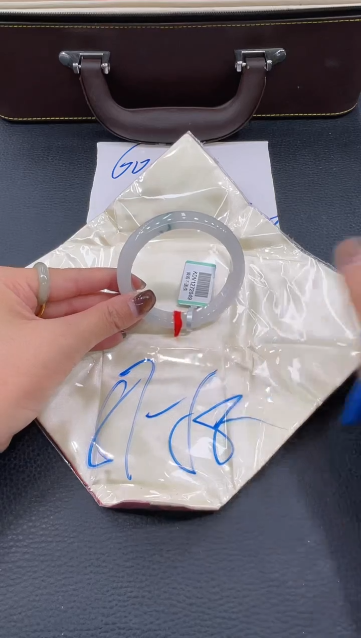 【闪购商品】翡翠手镯未镶嵌手镯