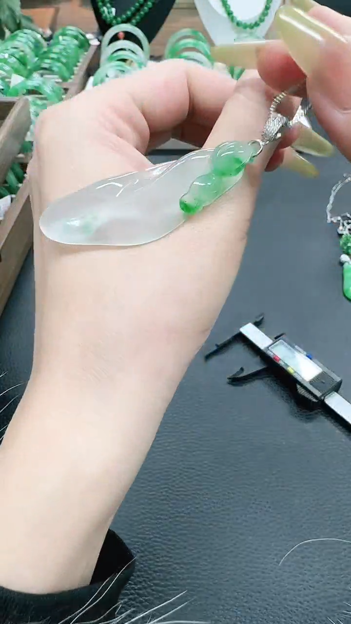 未镶嵌1石英质玉（非洲翠）/8132