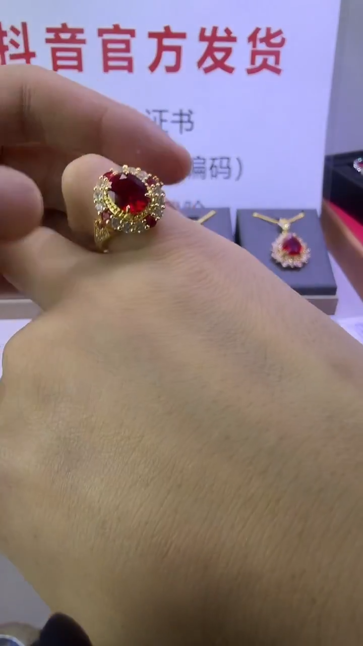 18K金镶嵌戒指红宝石008