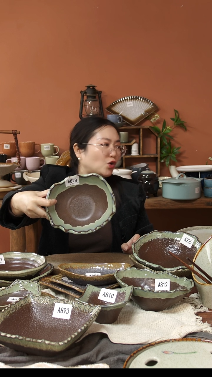 陶瓷A828 一只红泥异形碗19.5*17*6微瑕