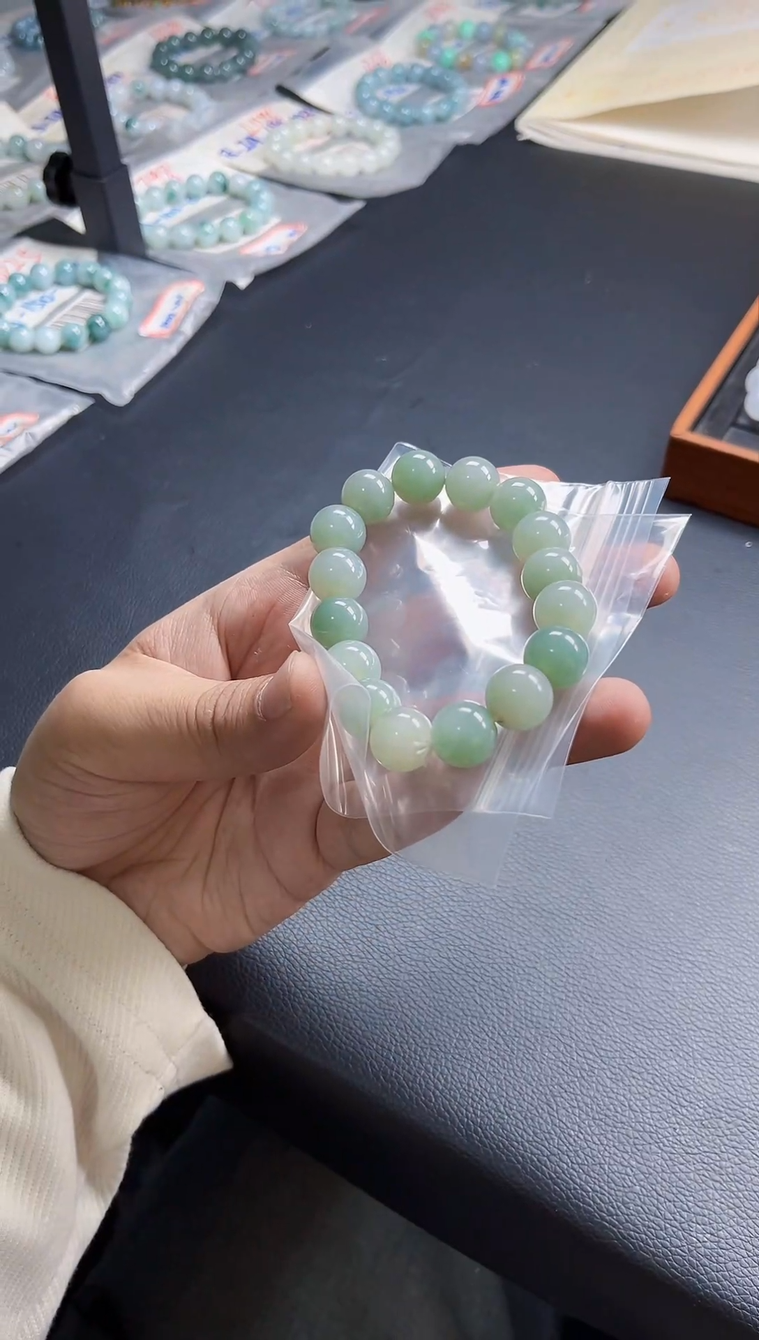 定制翡翠未镶嵌毛货需精细抛光拍一发一