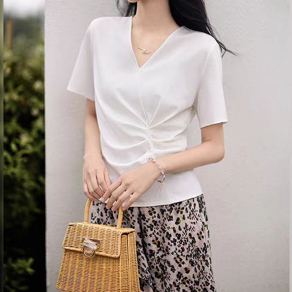 V领时尚收腰显瘦简约风格精致女士纯色上衣减龄高端T恤