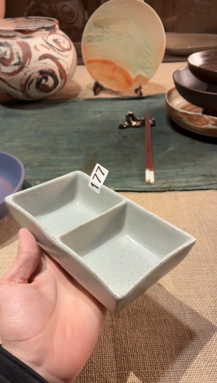 瓷片?*c177微瑕绿影双格料碟1个