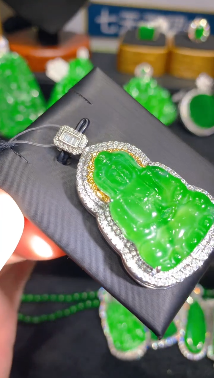 【闪购商品】翡翠颈饰未镶嵌37一季