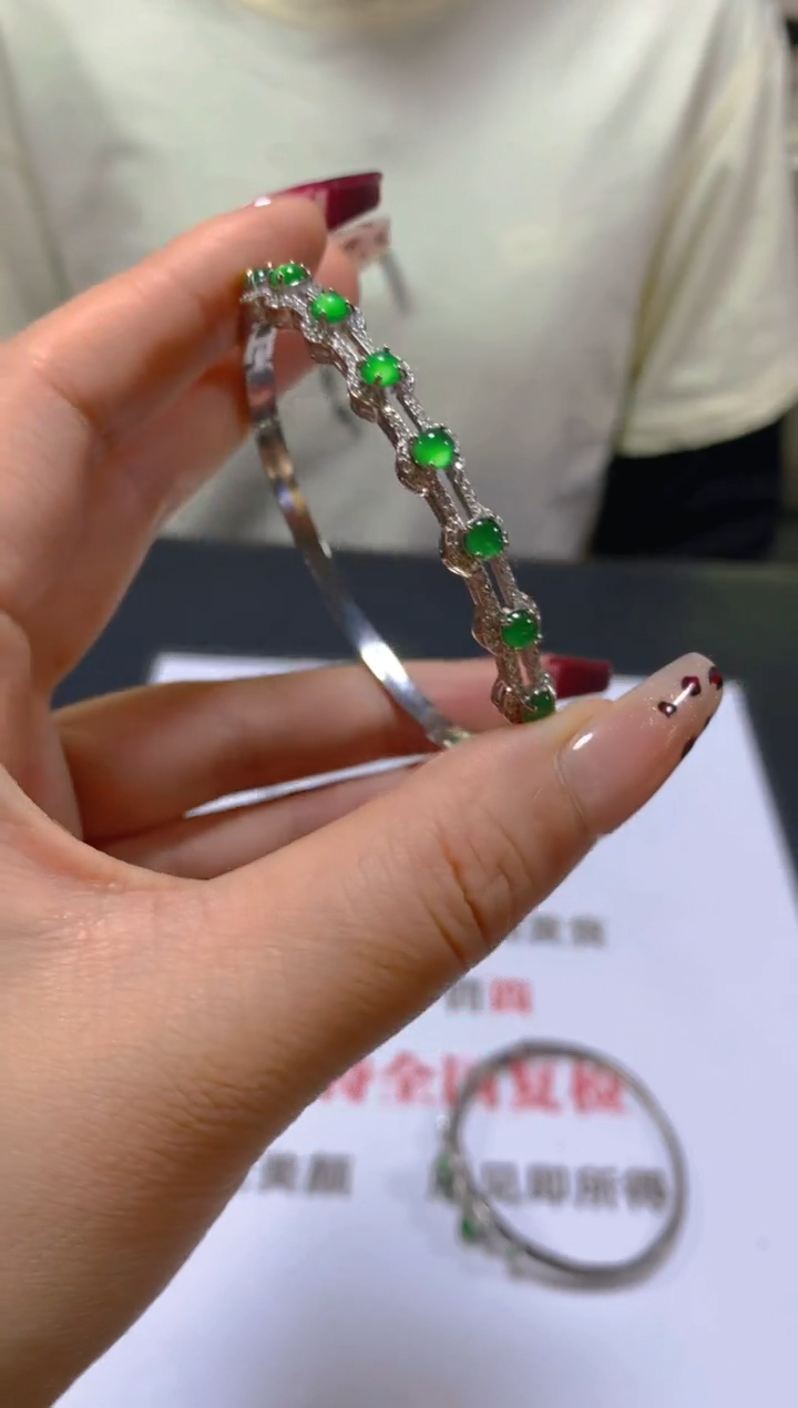 未镶嵌手链翡翠多样性发一