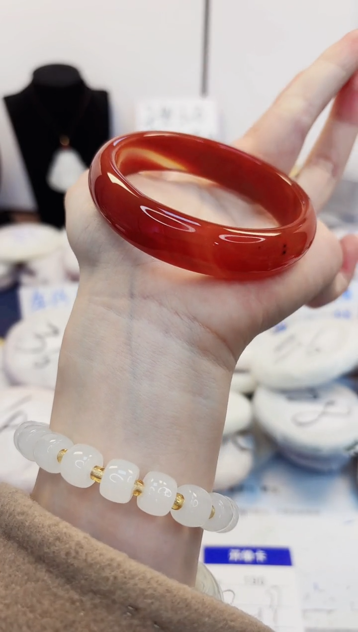 【闪购商品】石英质玉手镯未镶嵌190