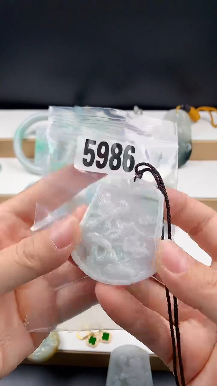 颈饰未镶嵌翡翠天然翡翠吊坠挂件