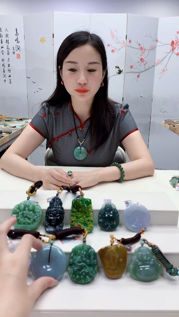 未镶嵌定制翡翠奈****粥4852jw-毛货挂件5