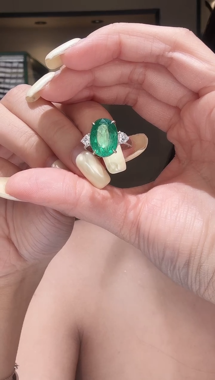 18K金镶嵌戒指祖母绿7.1ct祖母绿戒指