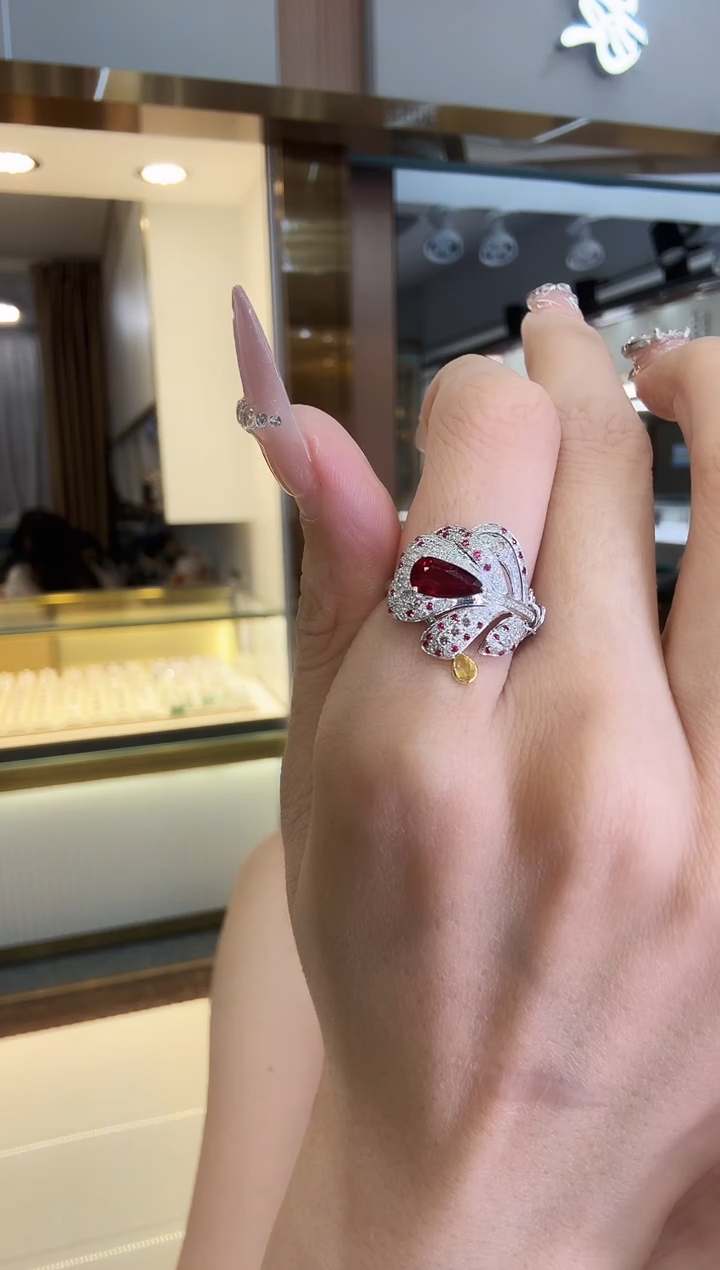 18K金镶嵌戒指红宝石羽毛  1ct