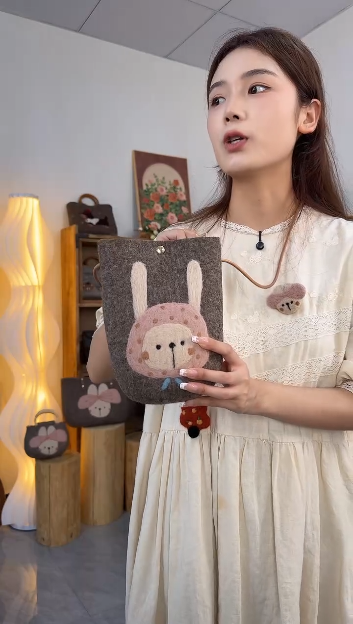 羊毛非遗纯手工 羊毛毡包包