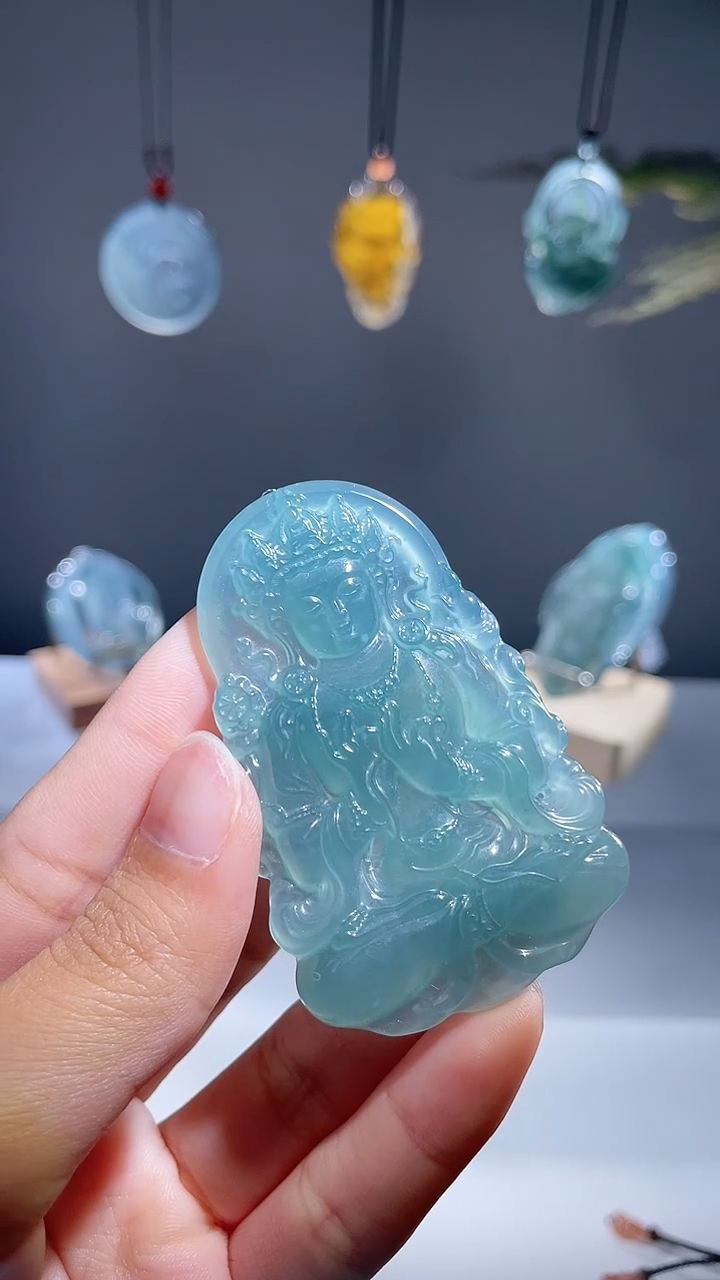 颈饰未镶嵌翡翠观音