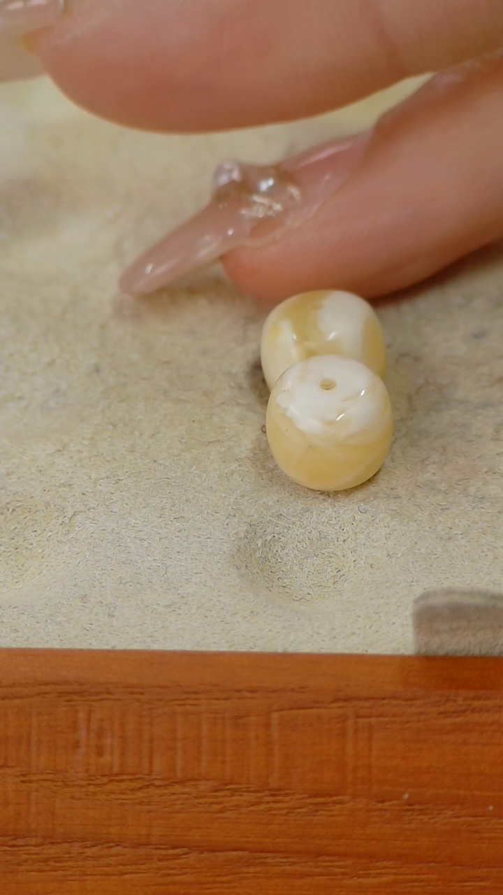 【闪购商品】蜜蜡裸石未镶嵌俄料老型9*8mmmm0.821克