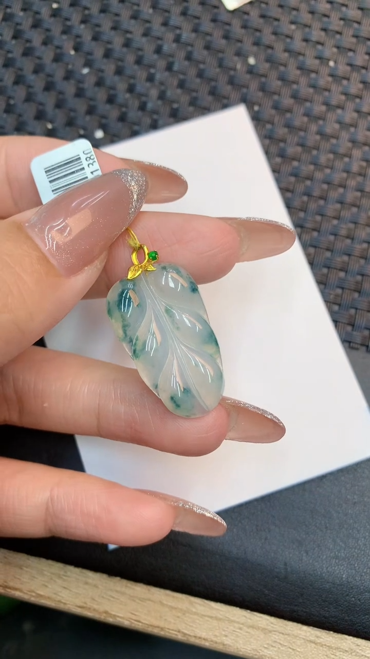 颈饰18K金镶嵌翡翠1