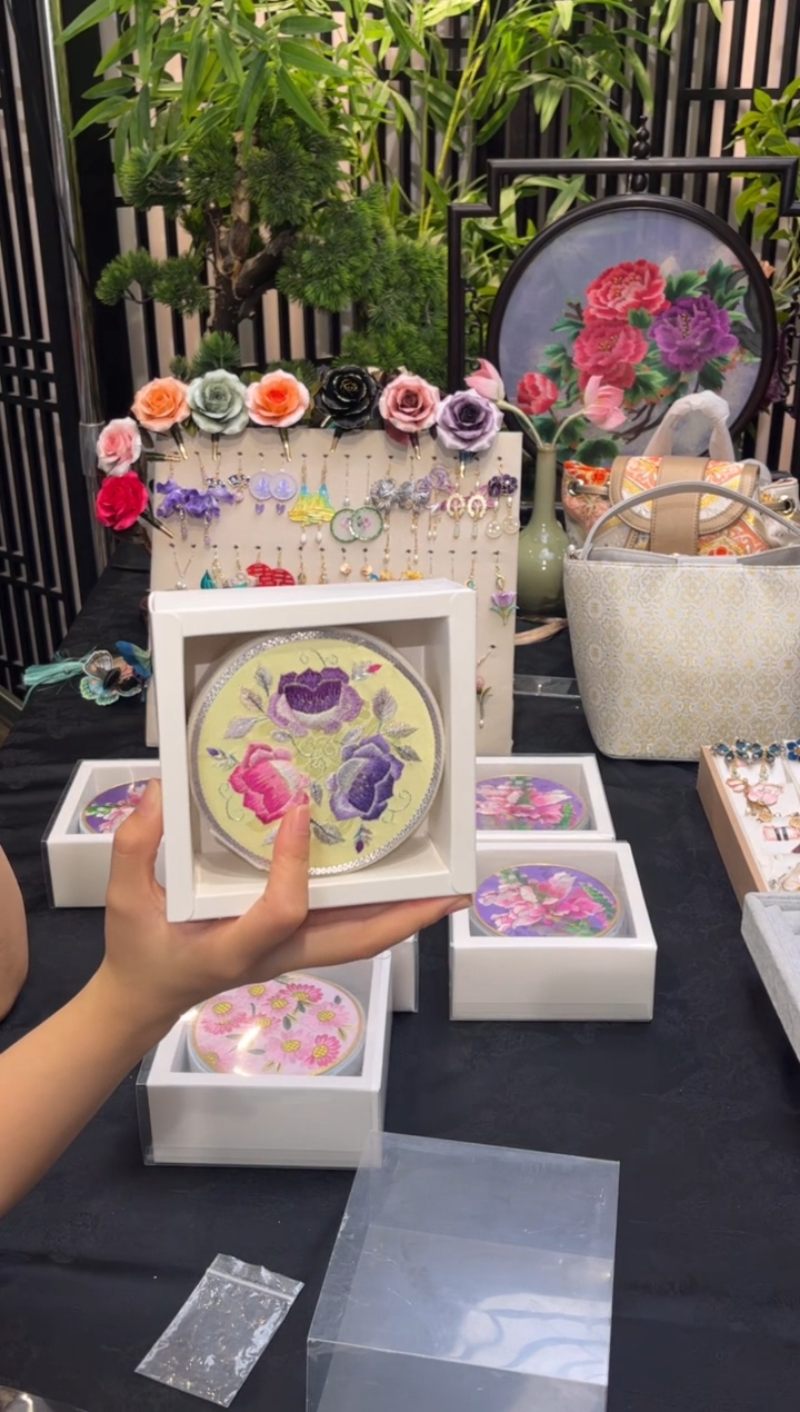 织绣ʚ****✔非遗苏绣手工饰品