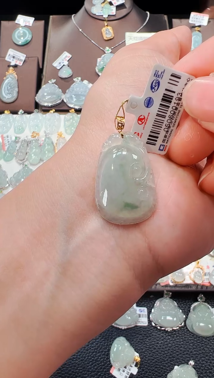 【闪购商品】翡翠吊坠(不含链)18K金镶嵌如意吊坠193