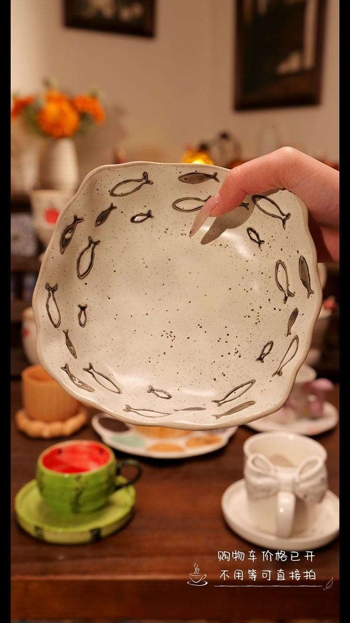陶瓷便携款小鱼盘子