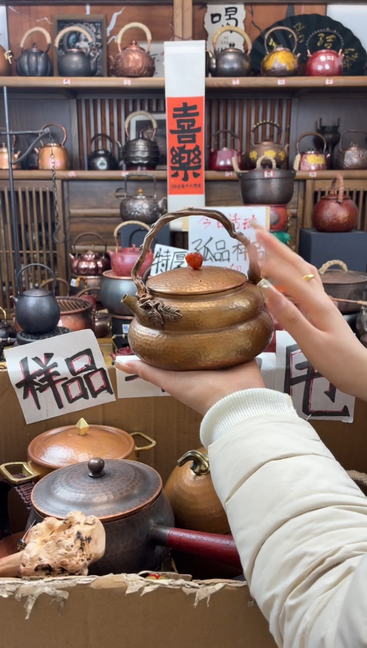 长**央包浆色提梁葫芦壶  