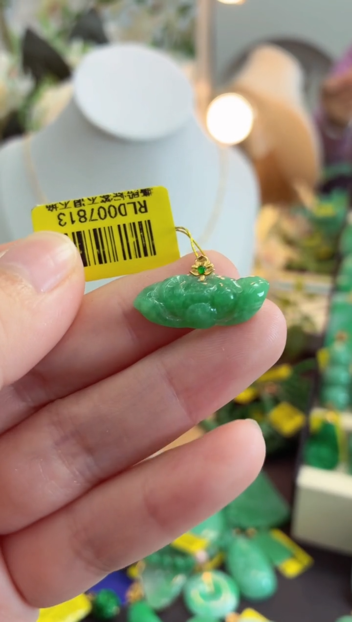 吊坠(不含链)18K金镶嵌翡翠挂件