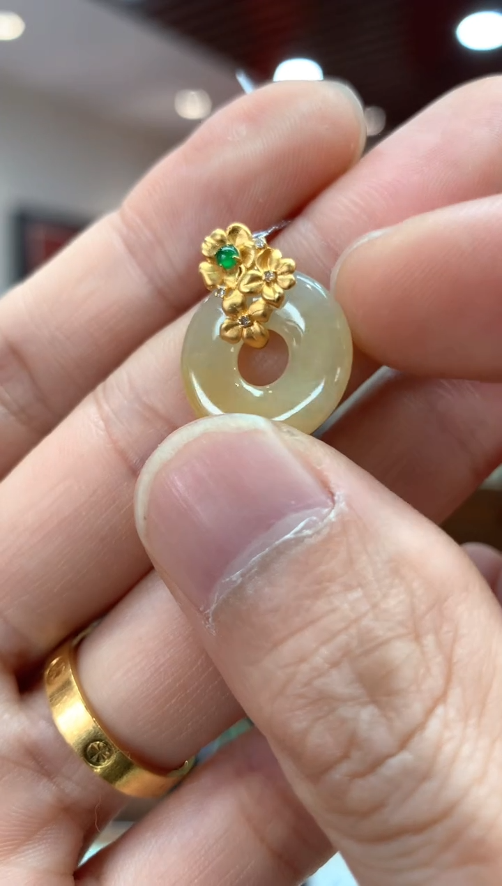 【闪购商品】翡翠吊坠(不含链)18K金镶嵌甜甜圈