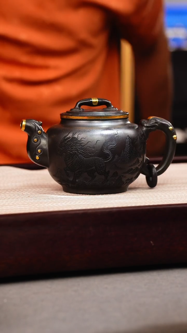 茶壶紫砂石黄 如意鼓壶 麒麟  描金