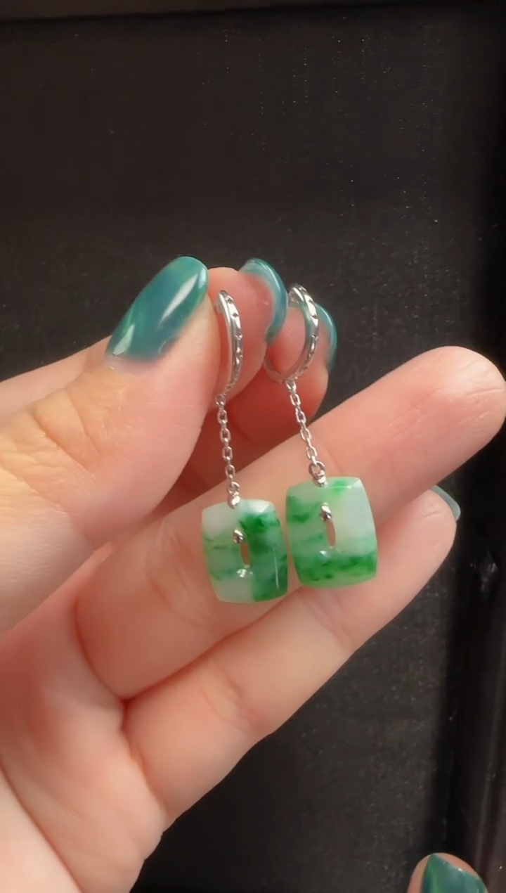 【闪购商品】翡翠耳环18K金镶嵌932福贝一对