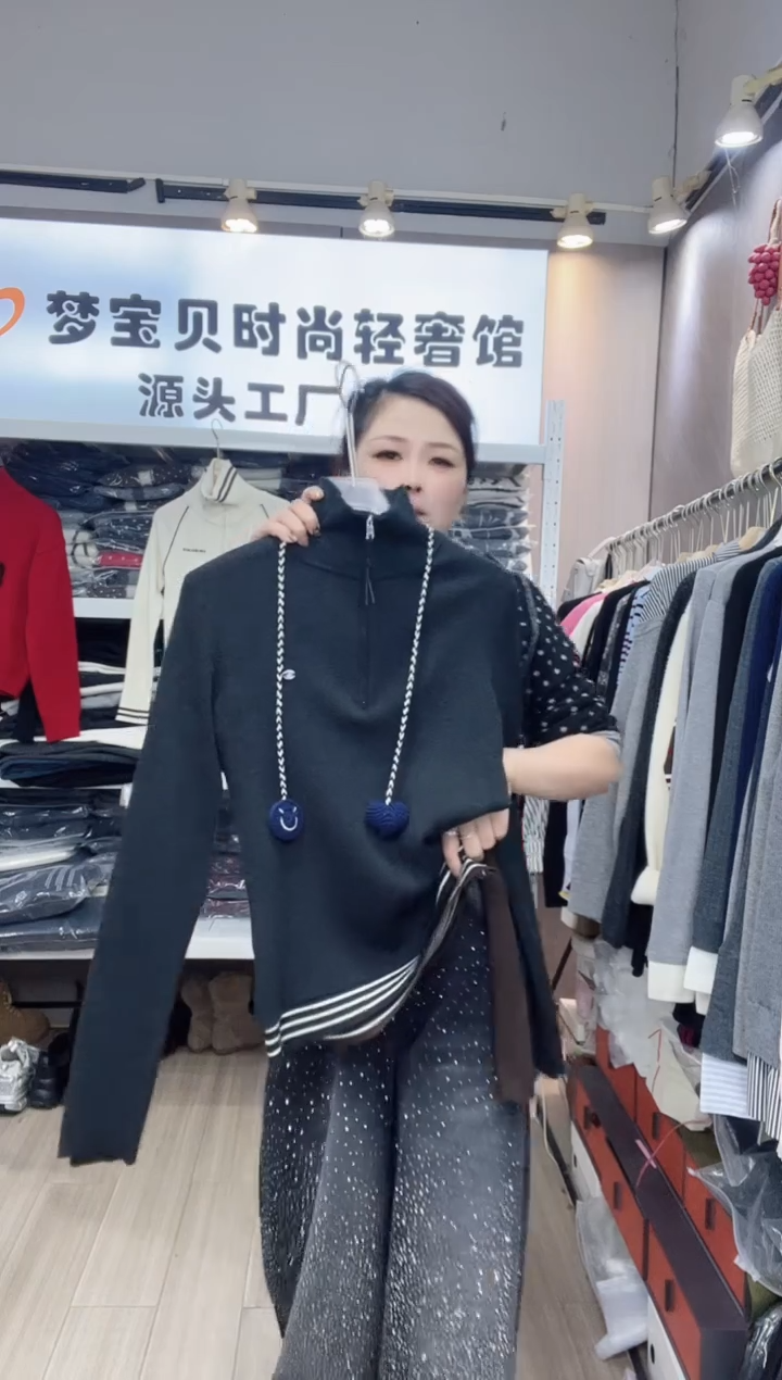 深灰色带配饰999999999999999