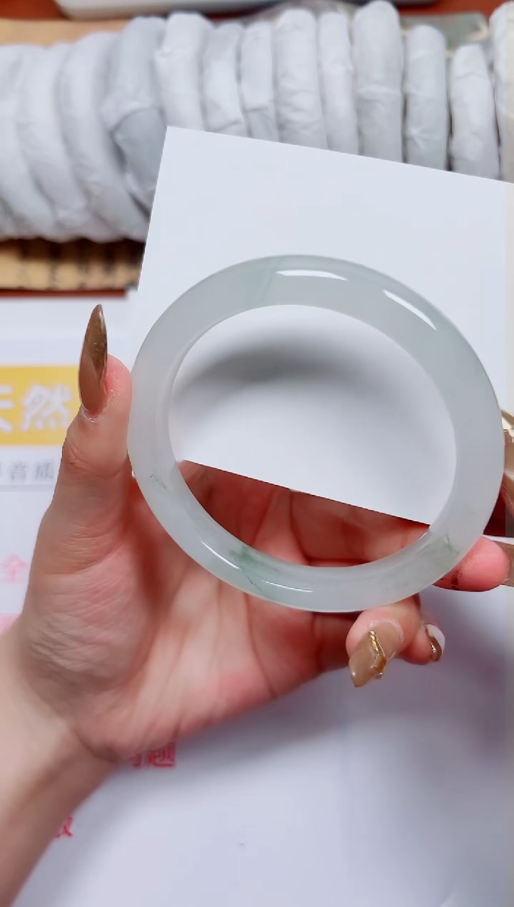 【闪购商品】石英质玉手镯未镶嵌K123-61