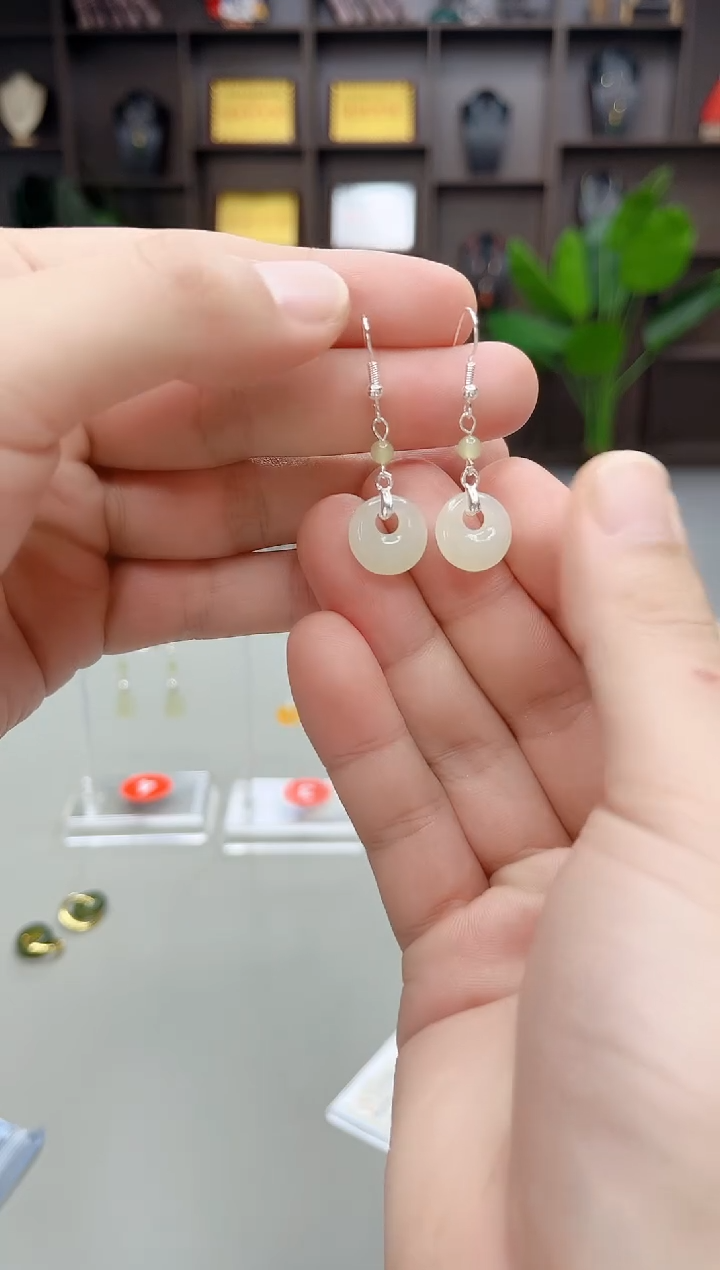 未镶嵌和田玉（青白玉）耳饰235000