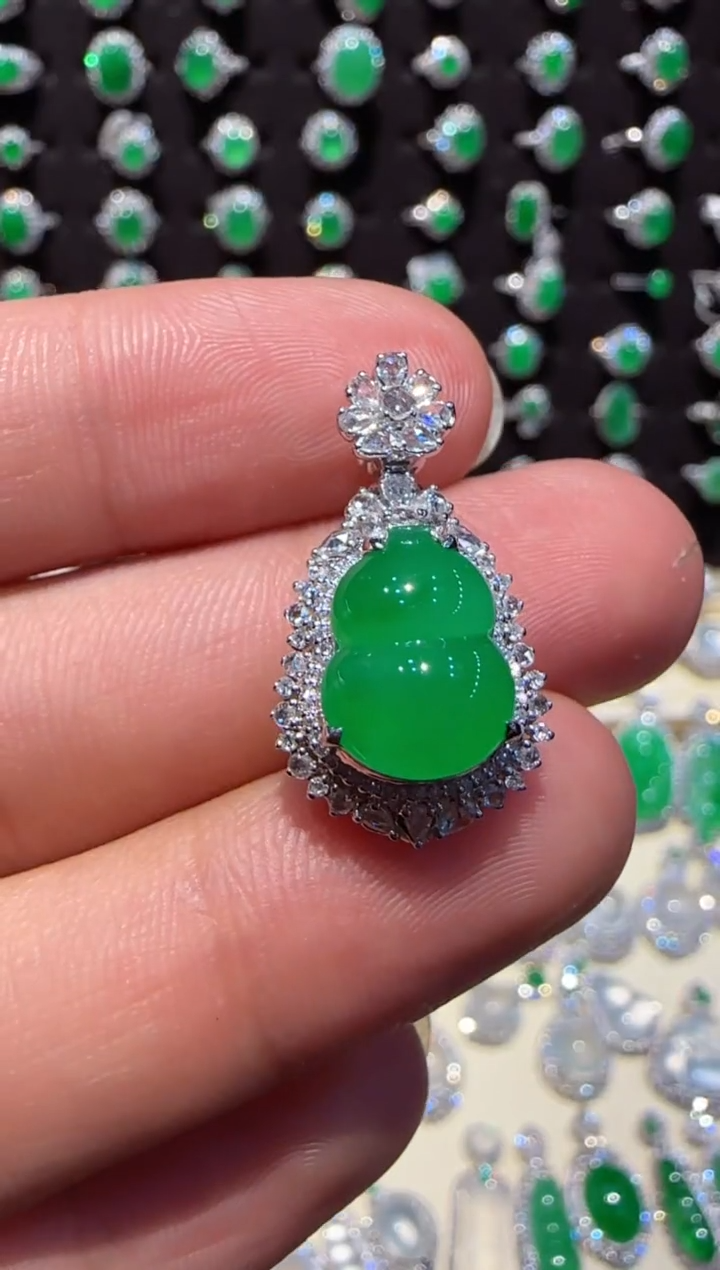 【闪购商品】翡翠颈饰18K金镶嵌葫芦