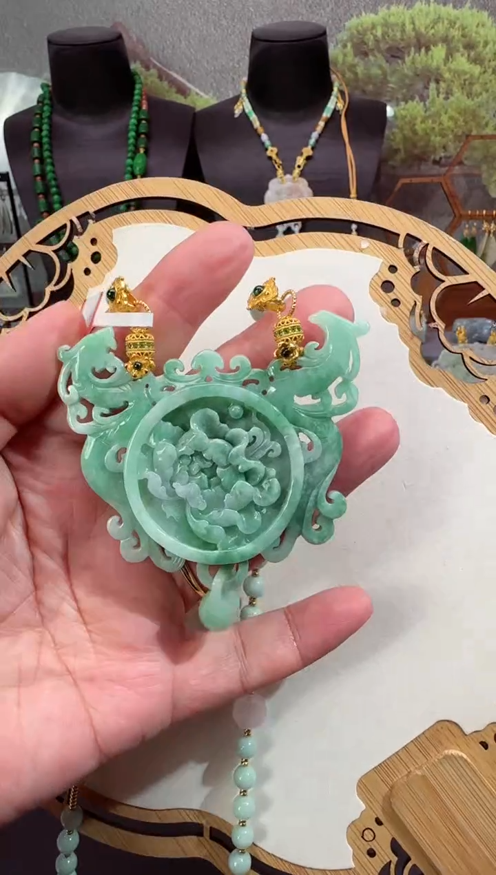 【闪购商品】翡翠颈饰未镶嵌牌子