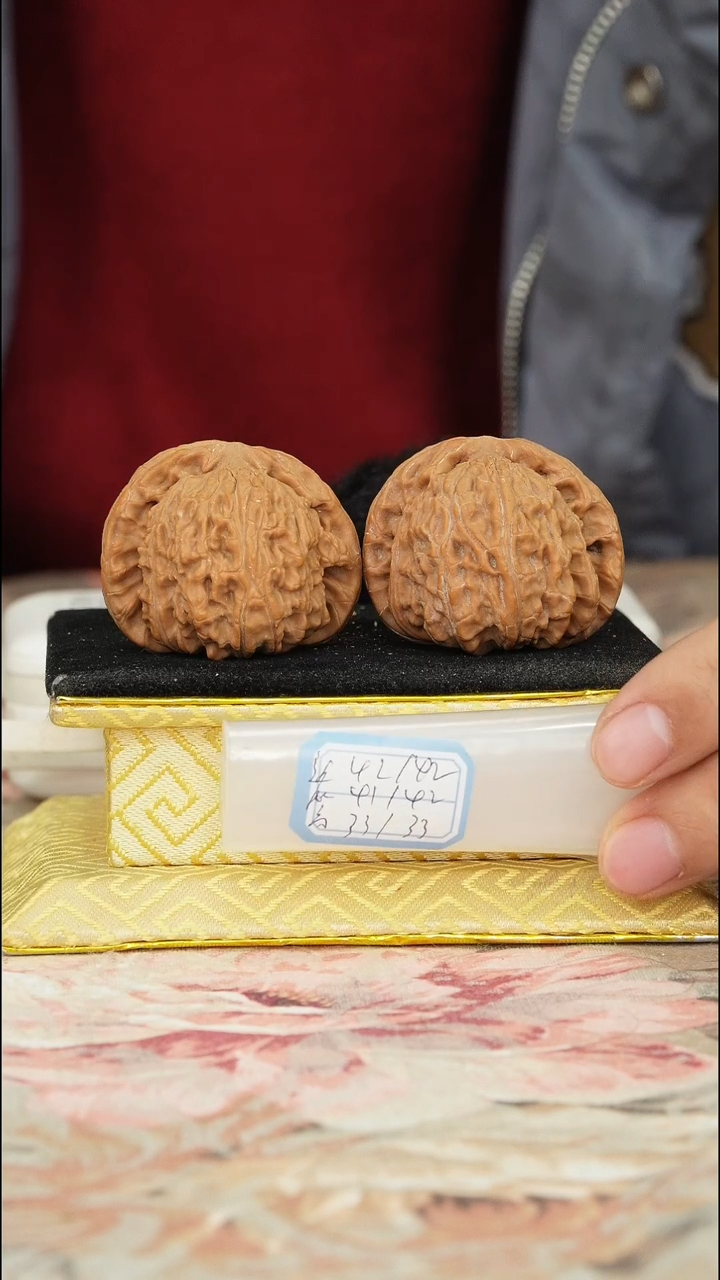 【闪购商品】文玩核桃把件白狮子