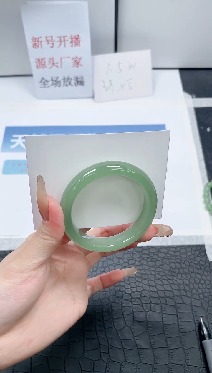 【闪购商品】石英质玉手镯未镶嵌T274-52