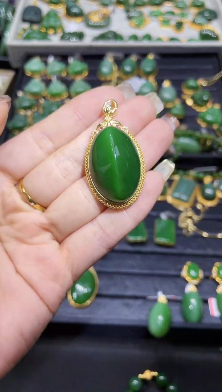 【闪购商品】和田玉吊坠18K金镶嵌多样性发一