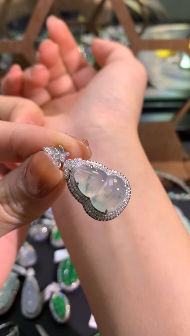 【闪购商品】翡翠吊坠(不含链)18K金镶嵌吊坠