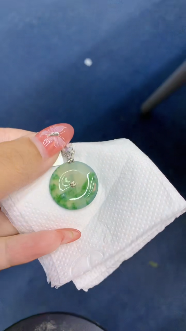 颈饰18K金镶嵌翡翠1