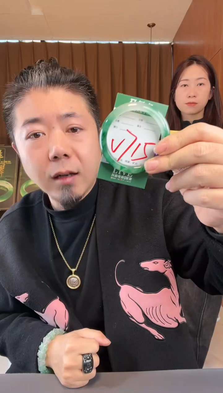 【闪购商品】石英质玉手镯未镶嵌非洲翠