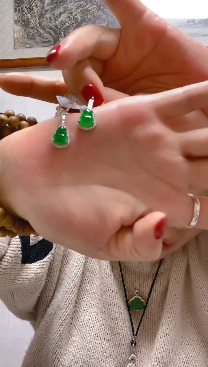 未镶嵌翡翠耳饰天然A货 假一罚四