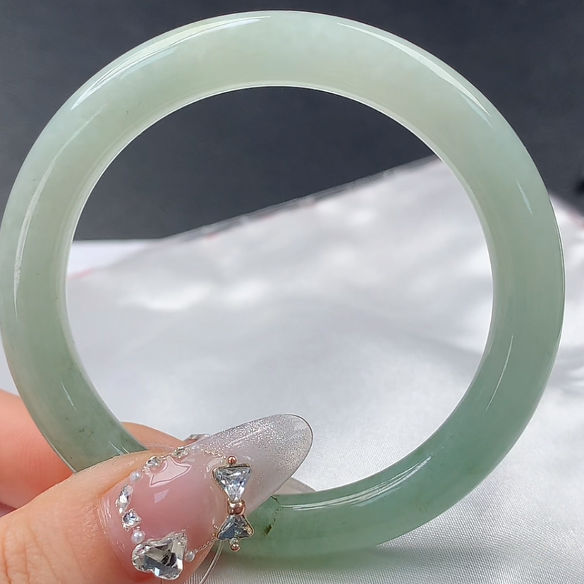 【欢乐翡翠精选】抖音基地发货 天然缅甸A货翡翠圆条湖水绿