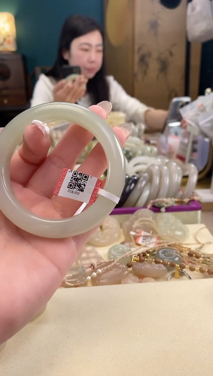 【闪购商品】和田玉手镯未镶嵌手镯54