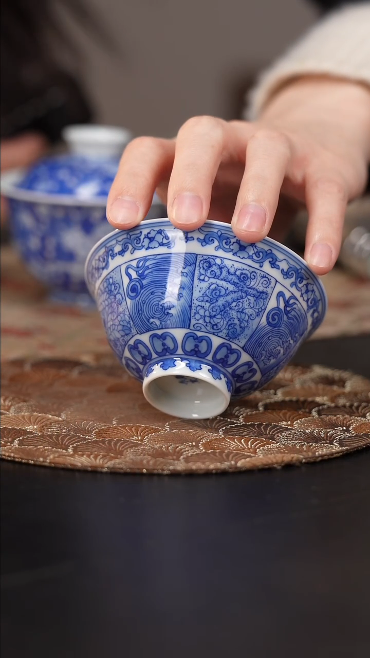 【闪购商品】杯看山柴窑青花图案