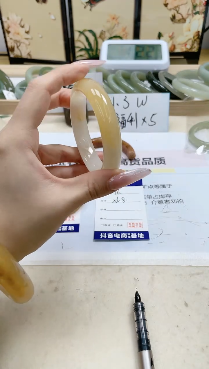 【闪购商品】石英质玉手镯未镶嵌176/56.8