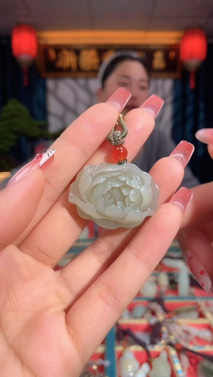 和田玉未镶嵌挂件牡丹