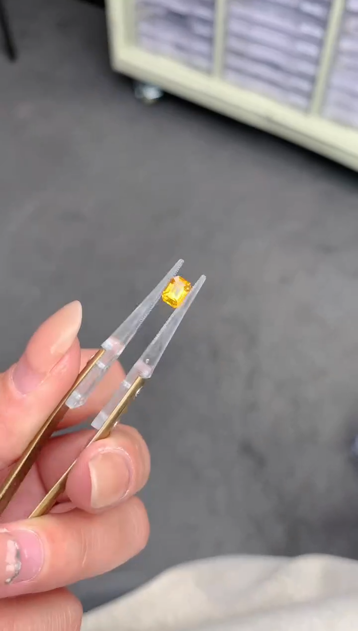 【闪购商品】彩色蓝宝石裸石未镶嵌1ct黄蓝宝