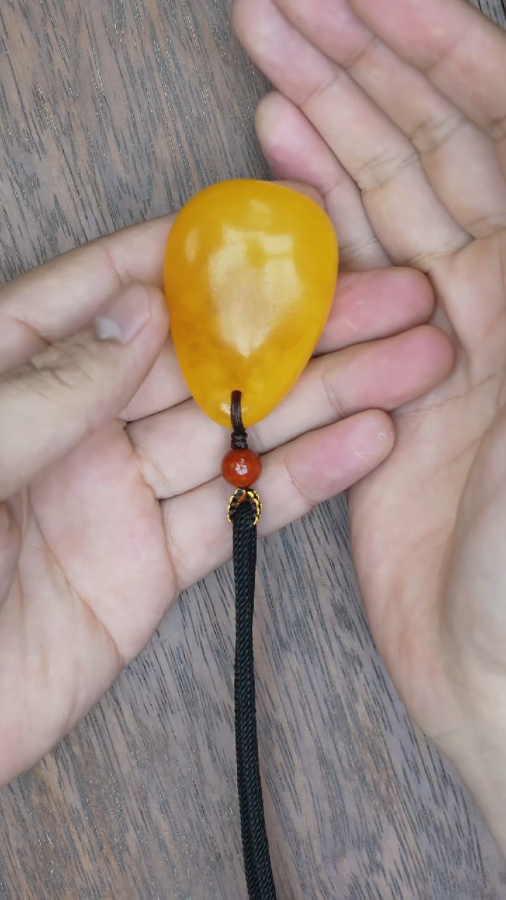 【闪购商品】琥珀裸石未镶嵌老蜡橘皮水滴吊坠
