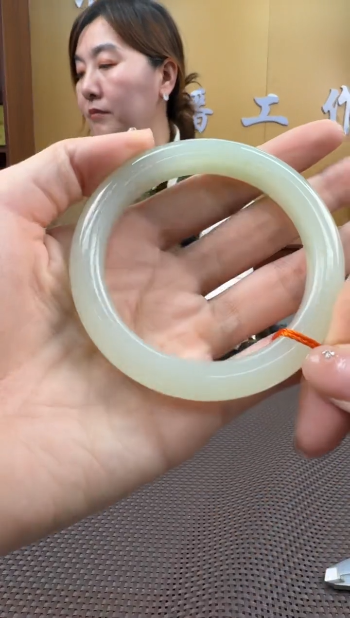 【闪购商品】和田玉手镯未镶嵌58