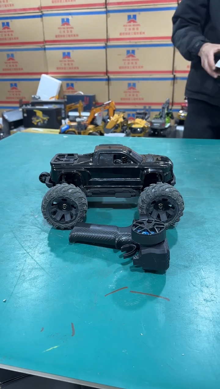 拾***馆福利UD1610S大脚车1：16
