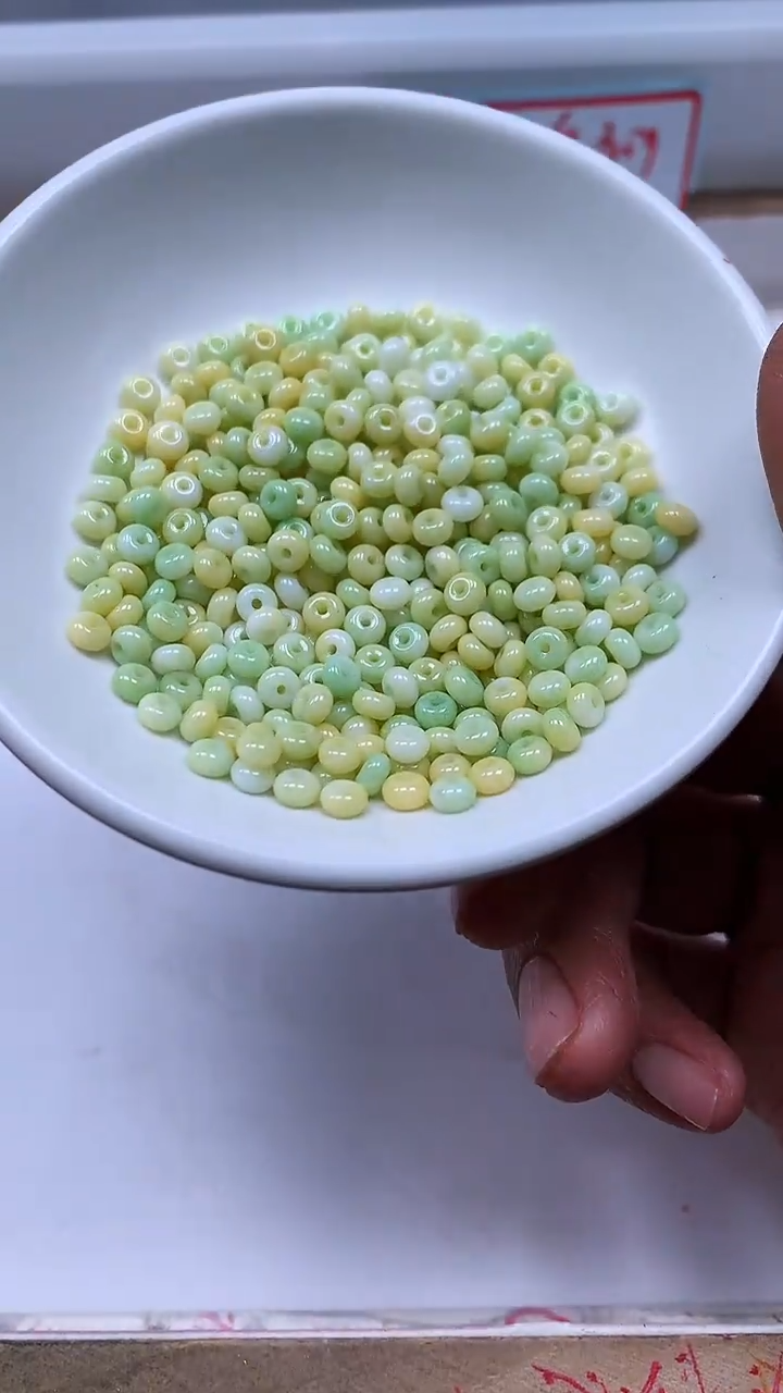 未镶嵌散珠玛瑙/玉髓E919 黄加绿2*4mm100个8.8元