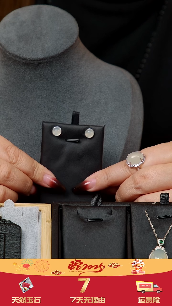 【闪购商品】蛇纹石玉耳钉银S925镶嵌高冰岫玉